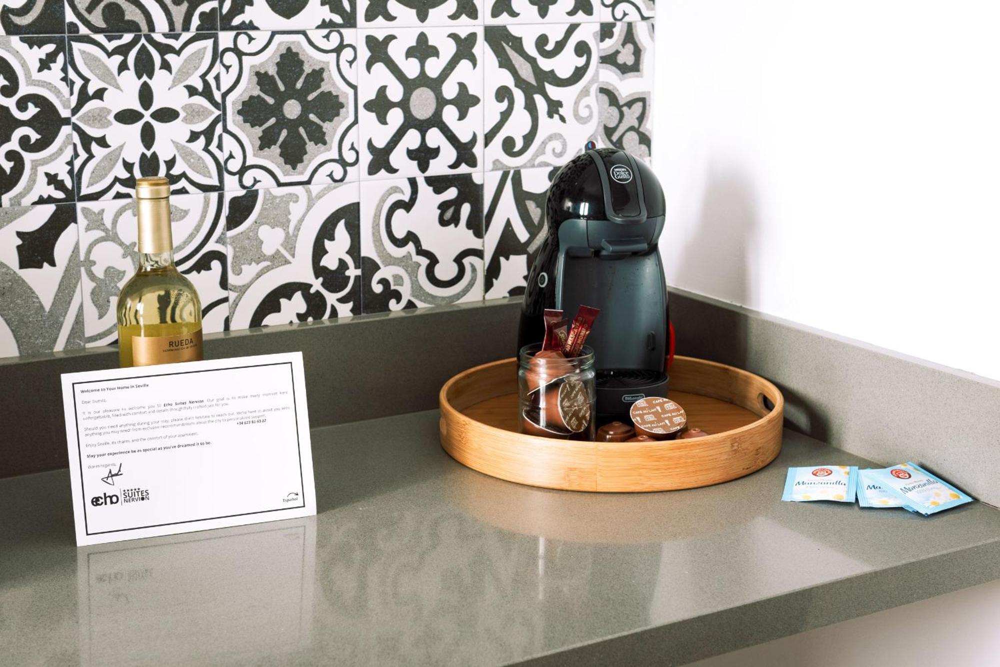 Echo Suites Nervion Sevilla Buitenkant foto